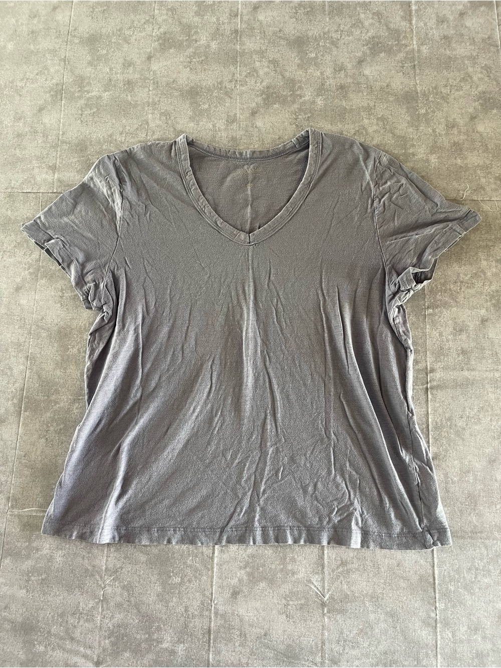Universal Thread Women's V-Neck Short Sleeve Tee - Gray